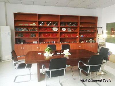 <font color='000000'>Sample room</font>